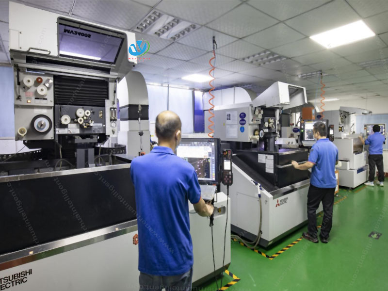 Hot Runner Car Component Mould